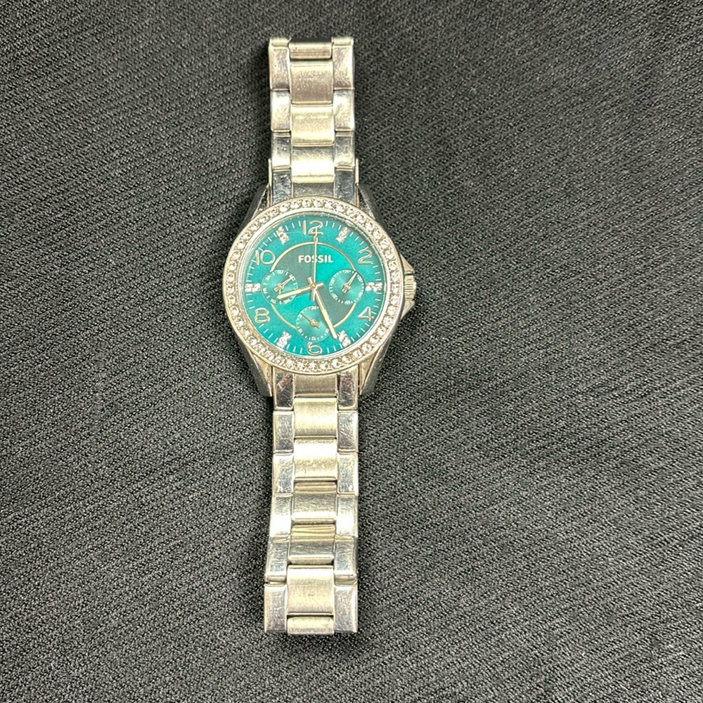 Fossil brand watch, teal center, 10 ATM, beautiful bezel. Stainless steel.